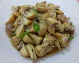 Foto langkah ke 3 dari resep Tumis Pedas Jamur (Spicy Sauteed Mushroom).