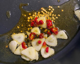 Foto del paso 1 de la receta: Tallarines con gambones y cherries