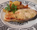 Foto del paso 4 de la receta: Salmón al horno con patatas