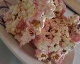 A picture of step 6 of Popcorn marshmallow bars.