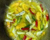 Foto langkah ke 3 dari resep Saluang Bumbu kuning.