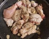 Foto del paso 3 de la receta: Pollo al ajillo!!