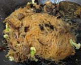 Foto langkah ke 5 dari resep Bihun Goreng.