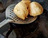 A picture of step 4 of Vada Pav - Mumbai Street Food.