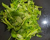 Foto langkah ke 2 dari resep Tumis Kangkung saus tiram ala resto.