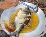 Hình bước làm 2 của món Cá chim trắng sốt me siêu cay