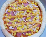 Foto langkah ke 6 dari resep Sosis Mayo Pizza.