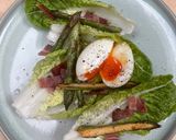 A picture of step 5 of Egg and bacon asparagus salad.