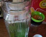 Foto langkah ke 3 dari resep Wedang Daun Jeruk Lemon.