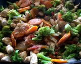 Foto del paso 3 de la receta: Pollo con brócoli en zanahoria y chiles en escabeche casero
