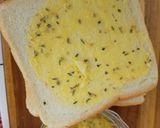 Foto langkah ke 3 dari resep Garlic bread simple.
