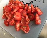 Une image de l'étape 5 de Côtes de porc aux tomates, ail rose et fanes de navets.