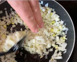 Foto del paso 3 de la receta: Pavo estofado a las finas hierbas