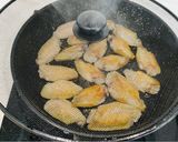 Hình bước làm 7 của món Cơm nhà: sườn non nướng, canh chua cá, sứa trộn, và cánh gà chiên nước mắm trong 60 phút