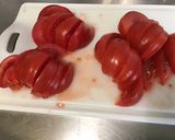 Une image de l'étape 2 de Salade de betteraves rouges aux tomates, poivrons et olives.