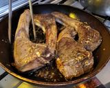 Foto langkah ke 2 dari resep Balsamic Honey Glaze Lamb.