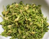 Foto langkah ke 1 dari resep Tumis kangkung bunga pepaya.
