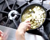 Foto del paso 3 de la receta: Quesito en salsa verde