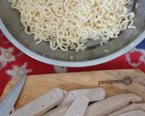 Foto langkah ke 1 dari resep Mi Gulung Sosis.