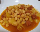 Foto del paso 4 de la receta: Garbanzos con chistorra y patata en fondo de salsa vino tinto