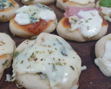 Foto del paso 3 de la receta: 🍕Pizzetas caseras con harina leudante