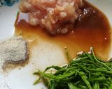 รูปขั้นตอนการทำที่ 1 ของ ไข่เจียวชะอมไก่สับ