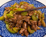 A picture of step 5 of Stir-Fried Beef with Celery (牛肉炒芹菜).