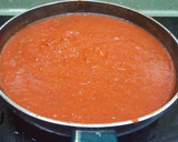 Foto del paso 6 de la receta: Pimientos rellenos de bacalao con salsa de tomate y pimientos