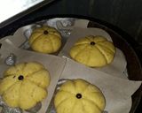 Foto langkah ke 5 dari resep Roti Kukus Labu.