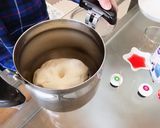Hình bước làm 4 của món Bánh bao đào tiên nhân pizza