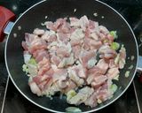 Hình bước làm 3 của món Thịt lợn xào kim chi chua ngọt