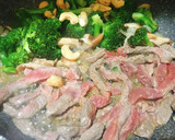 Foto del paso 2 de la receta: Ternera con verduras, salsa de soja y anacardos