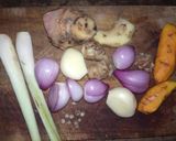 Foto langkah ke 1 dari resep Ayam Serundeng Kelapa.