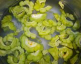 Foto langkah ke 2 dari resep Oseng Pare,Terong, dan Pokcoy.