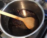 Une image de l'étape 3 de Sauce au vin, ail et champignons (pour viandes).