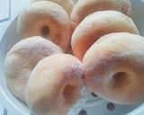 Foto langkah ke 5 dari resep Donat empuk lemput tanpa telur.