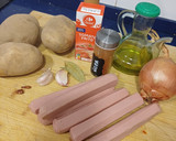 Foto del paso 1 de la receta: Salchipapas con tomate