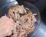 Foto del paso 3 de la receta: Bondiola a la cerveza negra desmechada