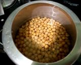 A picture of step 1 of Dhaba-Style Chole Puri.