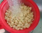 Foto del paso 1 de la receta: Ensalada de caracolitos con atún