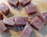 Foto del paso 5 de la receta: Atún con patatas y salsa de cebolla