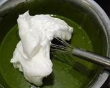 Foto langkah ke 4 dari resep Matcha Chiffon Sandwich.