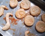 A picture of step 5 of Cream Puff Swans😊.