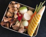 A picture of step 1 of Vegetarian Bún Huế.