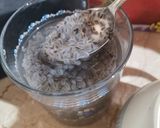 A picture of step 1 of Strawberry shake.
