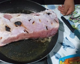 Foto del paso 3 de la receta: Lomo de cerdo mechado con guarnición de verduras salteadas