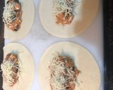 Foto del paso 2 de la receta Empanadillas de atún olivas negras y queso de fundir
