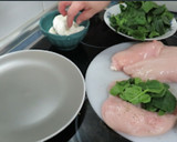 Foto del paso 3 de la receta: Pechuga de pollo rellenas de mozzarella y espinacas
