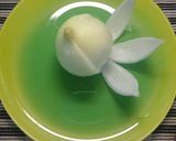 Hình bước làm 4 của món Hoa sen từ củ hành tây