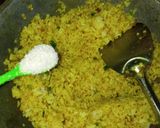 Foto langkah ke 23 dari resep Nasi goreng kunyit dan telur dadar.
